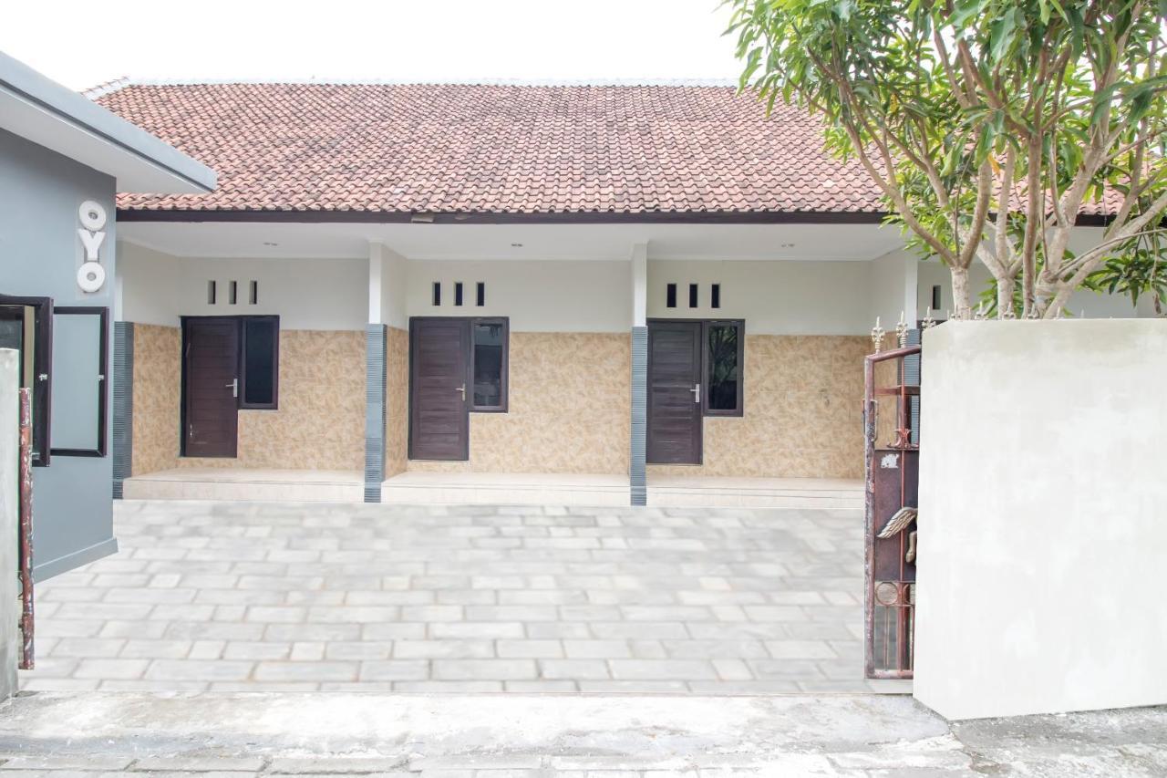 Hotel Oyo 2984 Berlian House Ungasan à Jimbaran Extérieur photo